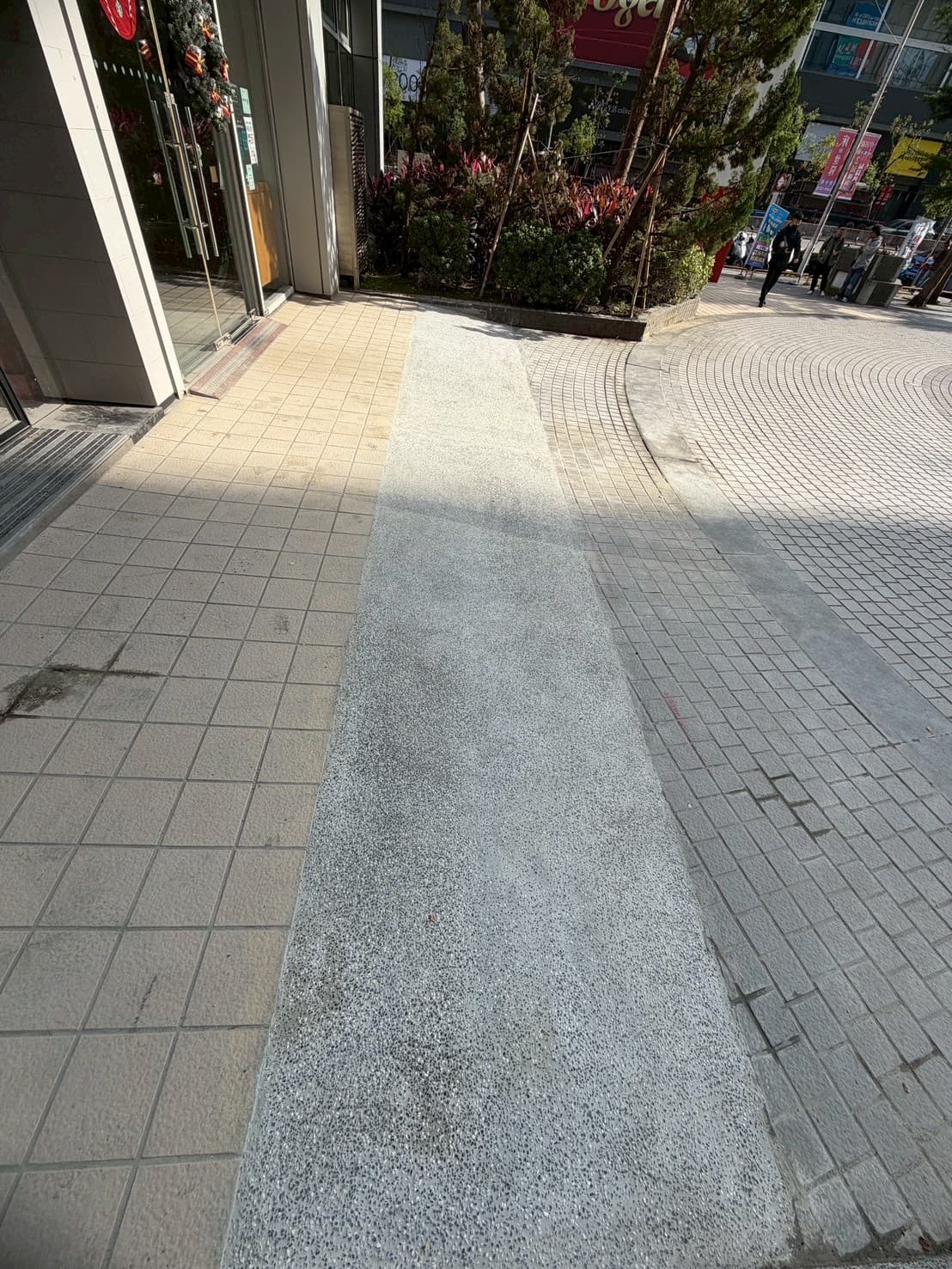 裕隆新設無障礙坡道 - 施工照片 3